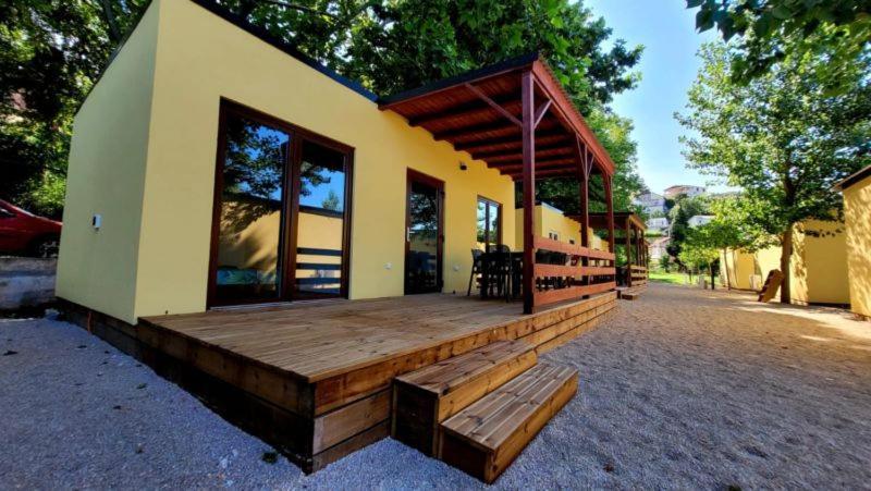 Sunny Resort Donji Karin Exterior photo